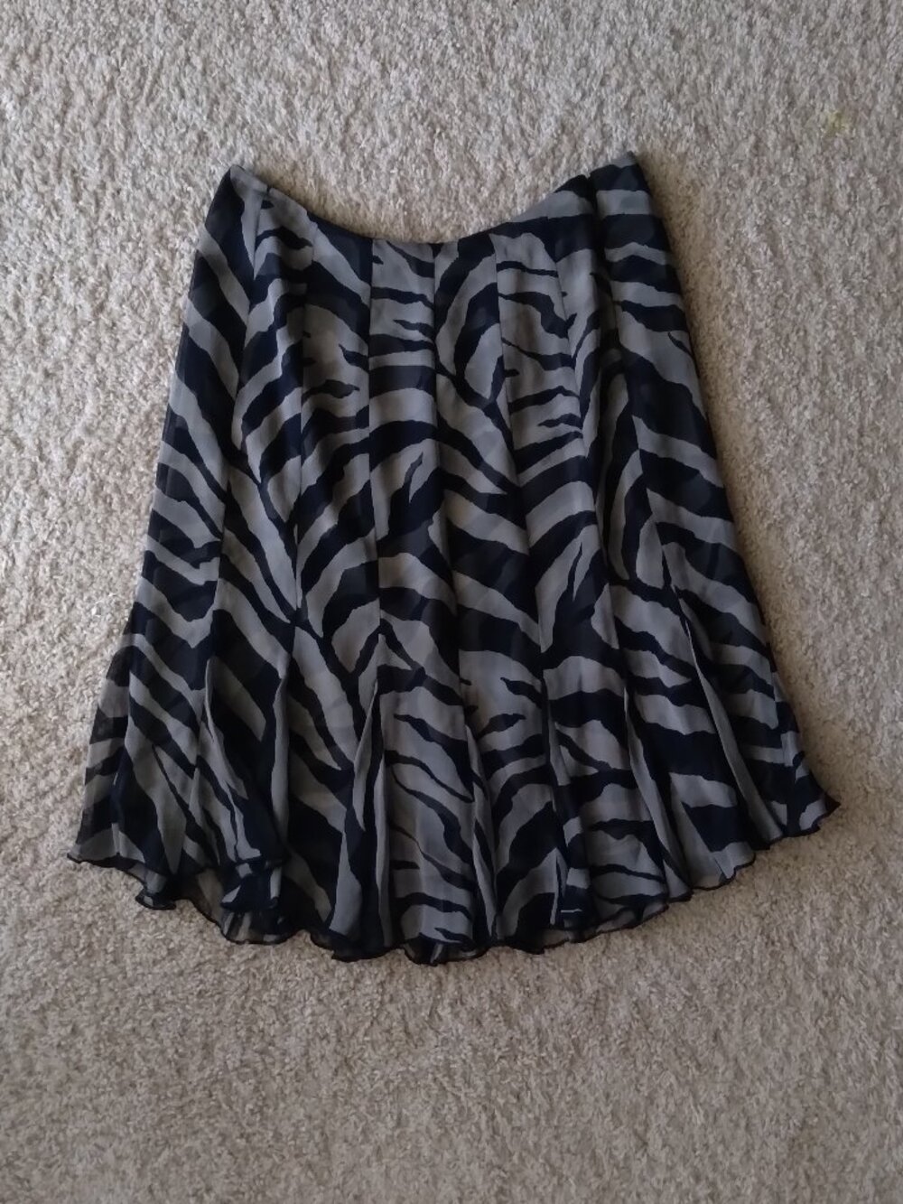 Vintage Alfani Black and Gray Zebra Print Silk Midi Ruffle Skirt Womens SIze 6